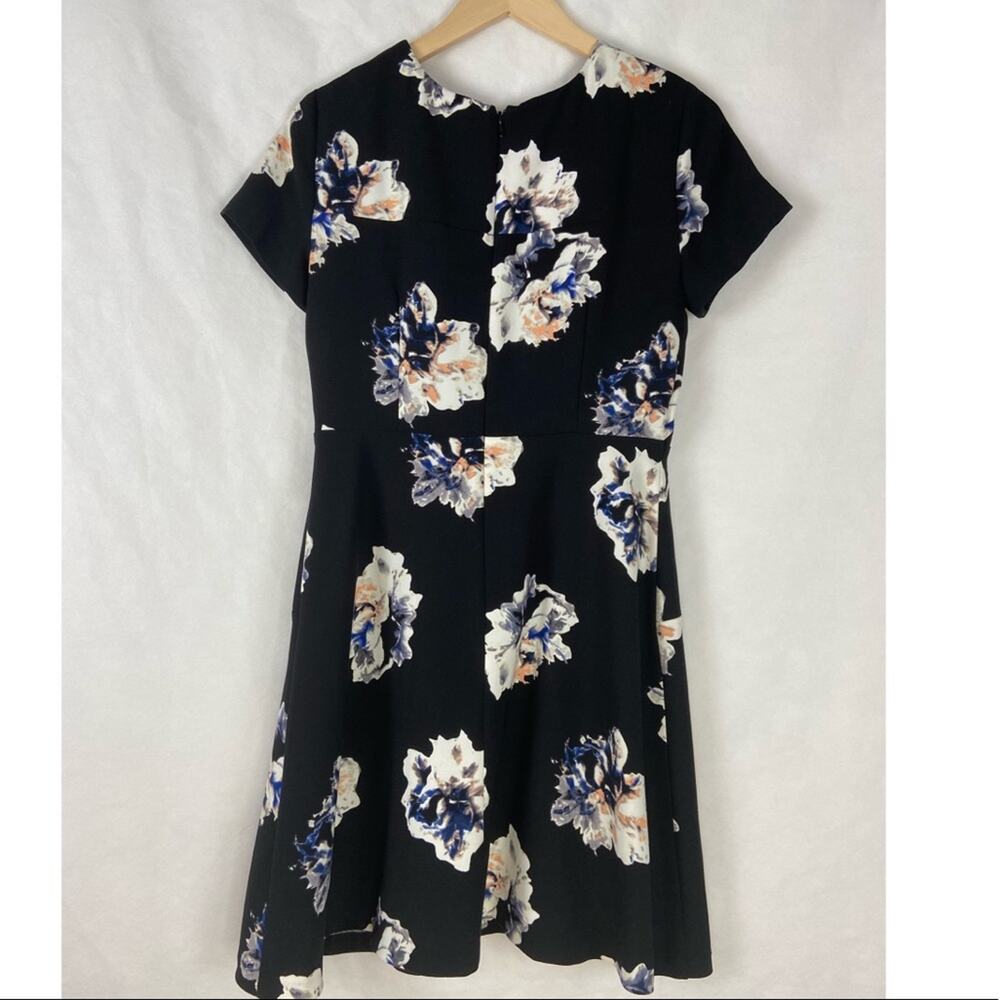 Vince Camuto Women's Fit & Flare Floral Mini Dress Size 6 - Picture 3 of 8